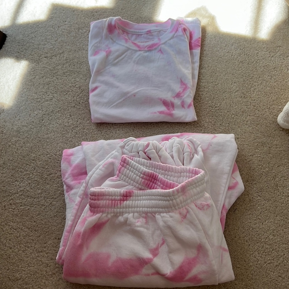 Pink and white tie dye set